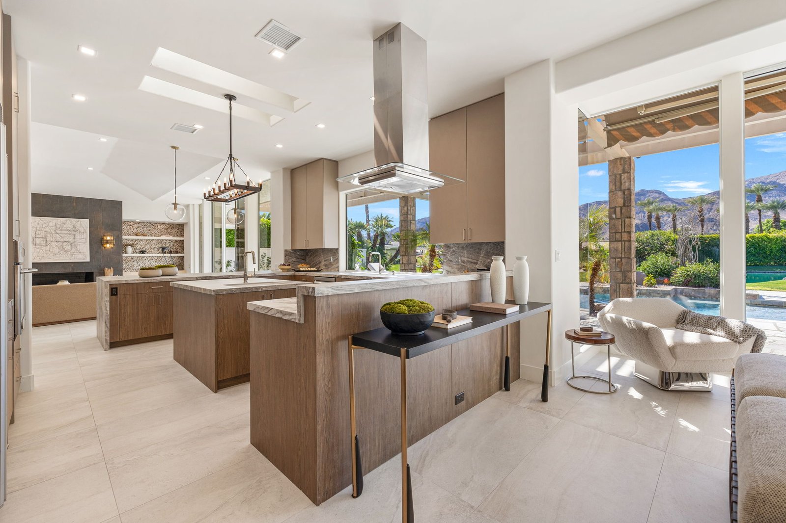 While RTA cabinets typically have limited sizing, Laval's premium custom cabinetry can be made to fit any size you need.